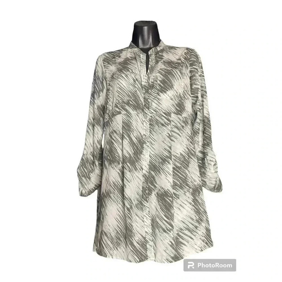 Maternity Women’s Liz Lange Button-Up, 3/4th Sleeve Blouse Size X-Small - Picture 2 of 10